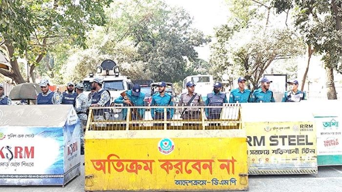 বারিধারা কূটনৈতিক এলাকায় বাড়তি নিরাপত্তা, দূতাবাসগুলোর সামনে পুলিশ ও সেনা মোতায়েন